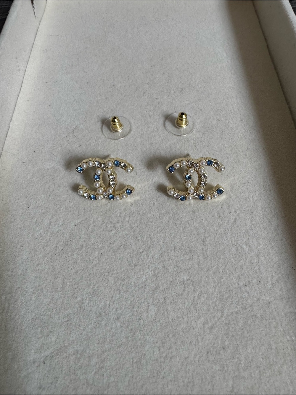 Gold, blue diamond, & pearl detailed small studs